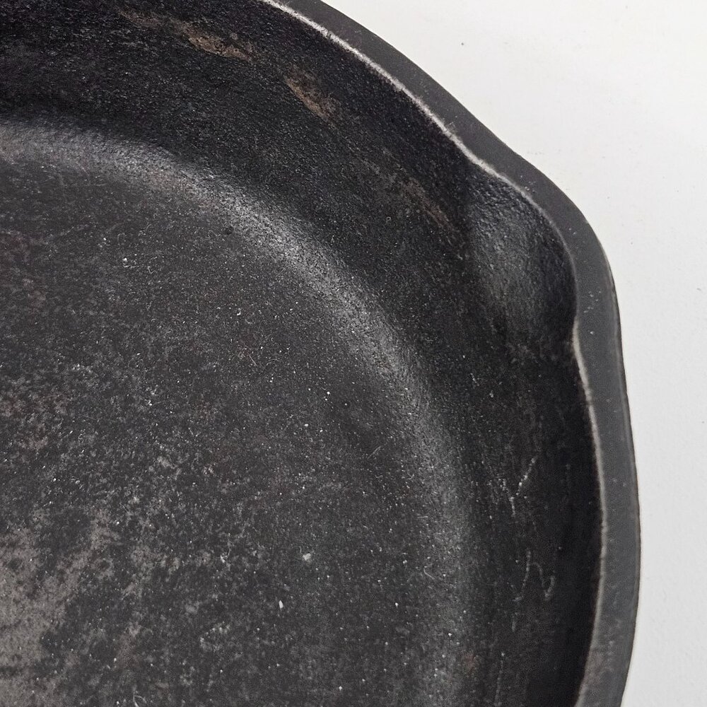Vintage Cast Iron Small Skillet SK Mark 5D 3 Notch Heat Ring Double Pour Spout - Picture 11 of 11